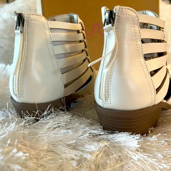 White Cut Out Booties, New Size 8.5 Heel 1.5 - Picture 3 of 6